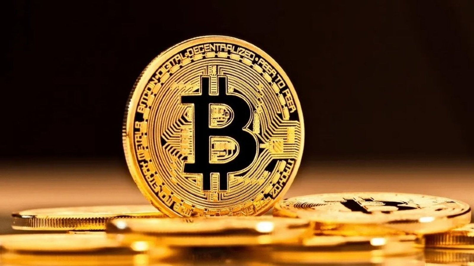 Bitcoin Holders Brace For Storm, Will BTC Break Through $44K Barrier?