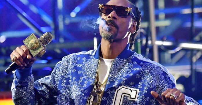 Snoop Dogg Plans to Turn Death Row Records Into the First NFT Music Label Snoop Dogg Plans to Turn Death Row Records Into the First NFT Music Label