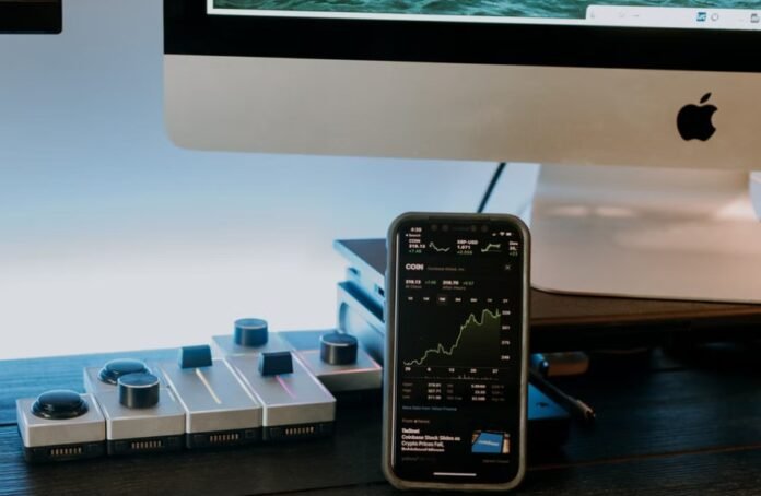 Comparing Apple With Bitcoin, Expert Sets 0K As Long-Term Goal Comparing Apple With Bitcoin, Expert Sets 0K As Long-Term Goal